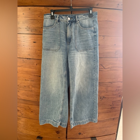 Vero Moda high waisted wide leg jean. - Picture 1 of 3